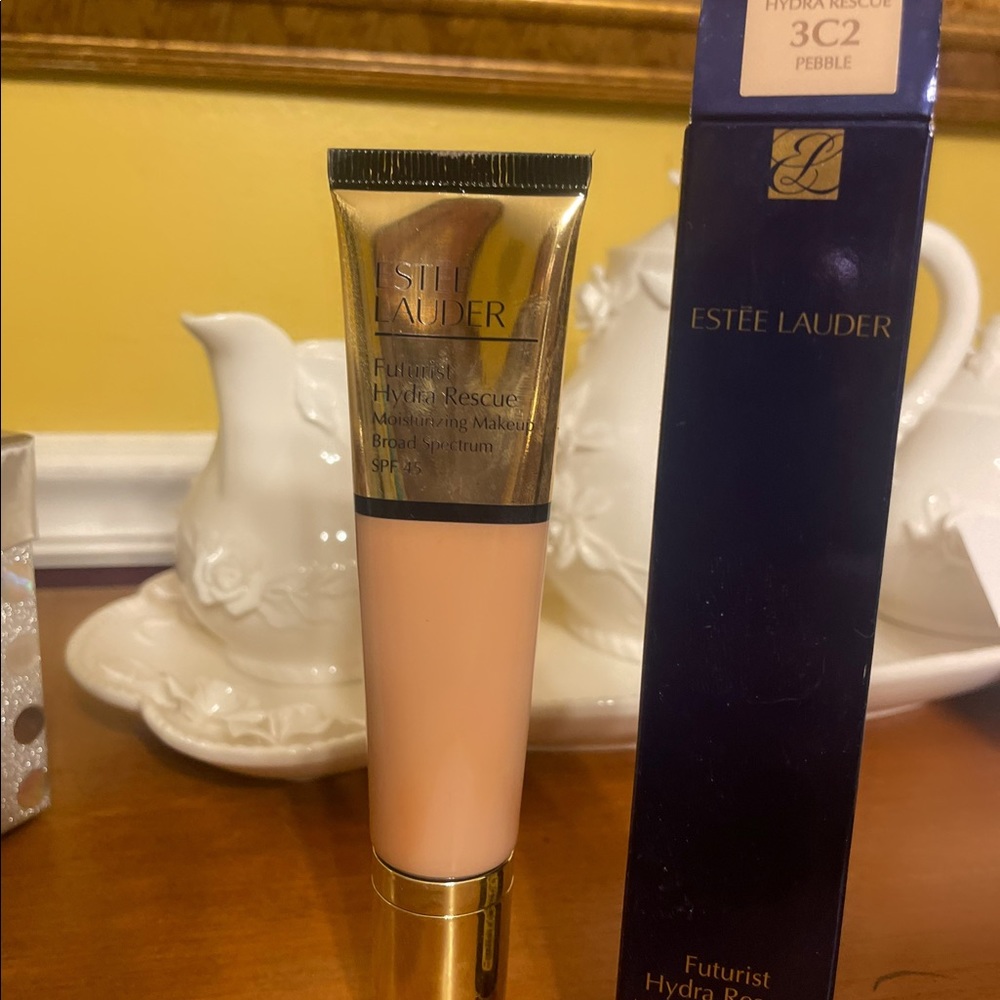 Estée Lauder Futurist Hydra Rescue Moisturizing Makeup SPF45 in Pebble (3C2)